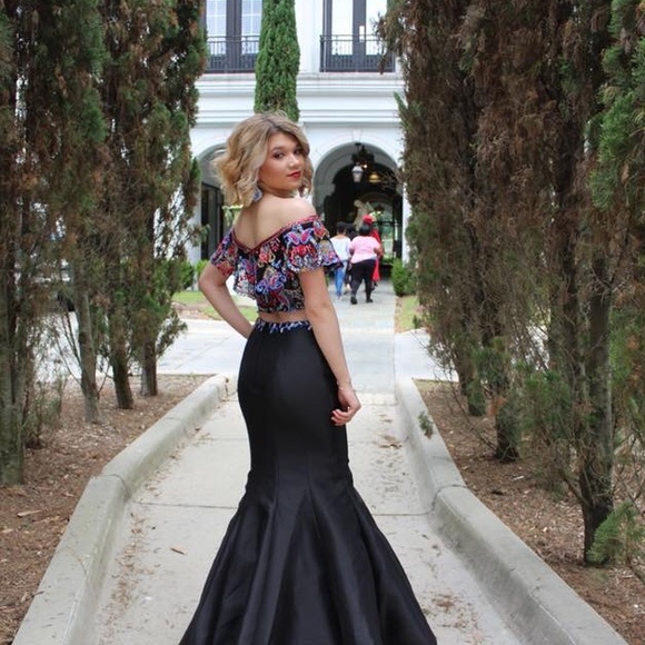 Prom dress - Picture 3 of 6